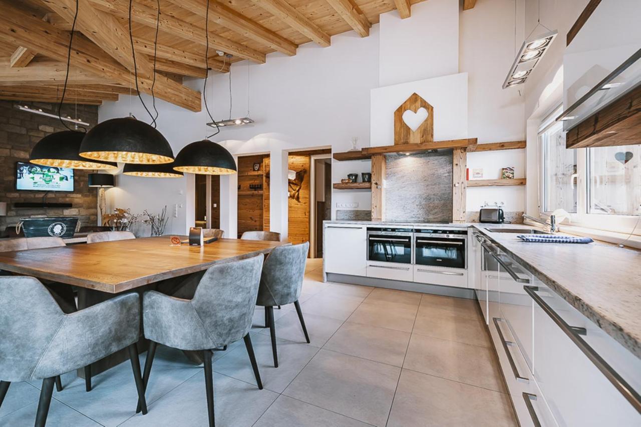 Avenida Mountain Lodges Капрун Екстериор снимка